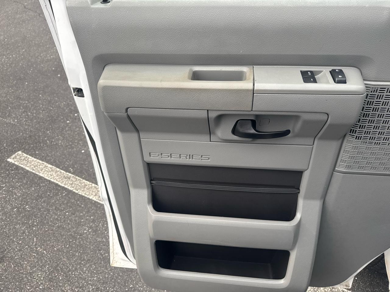 Ford Econoline E-250 2013