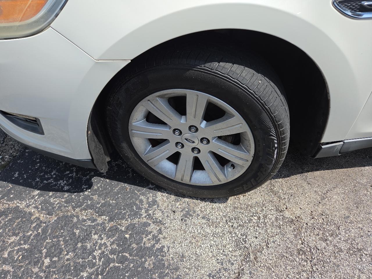 Ford Taurus SE FWD 2011