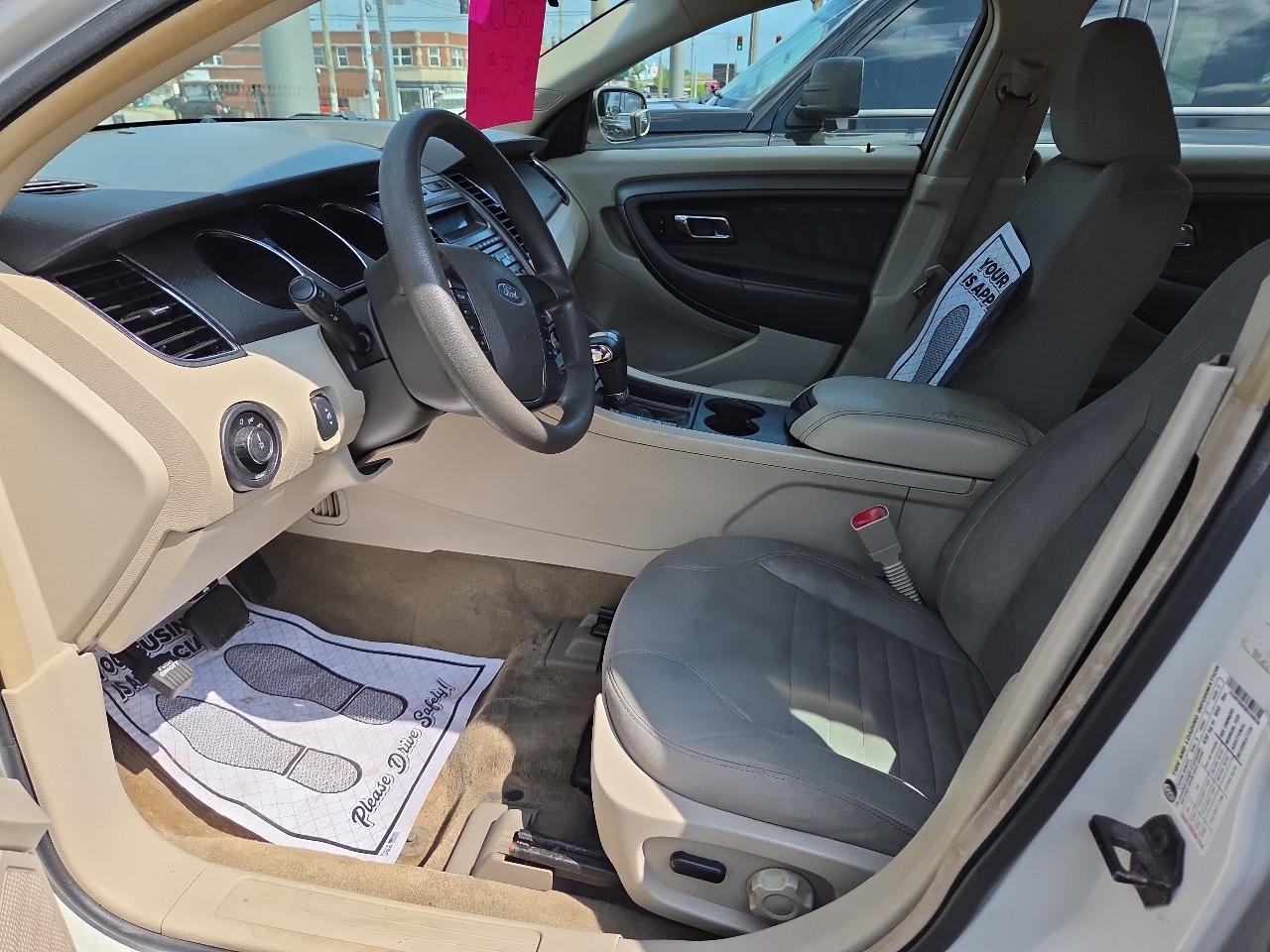 Ford Taurus SE FWD 2011