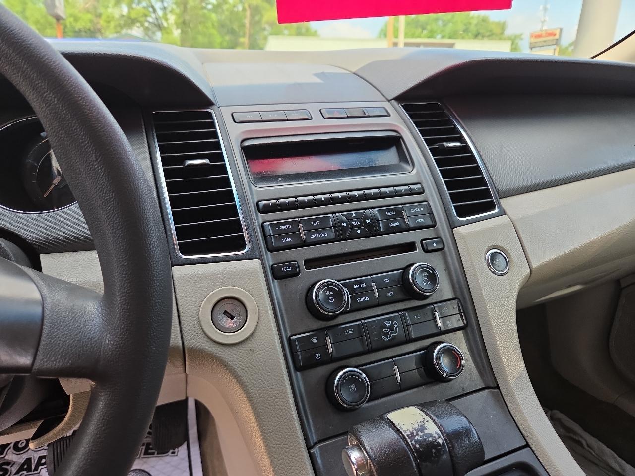 Ford Taurus SE FWD 2011