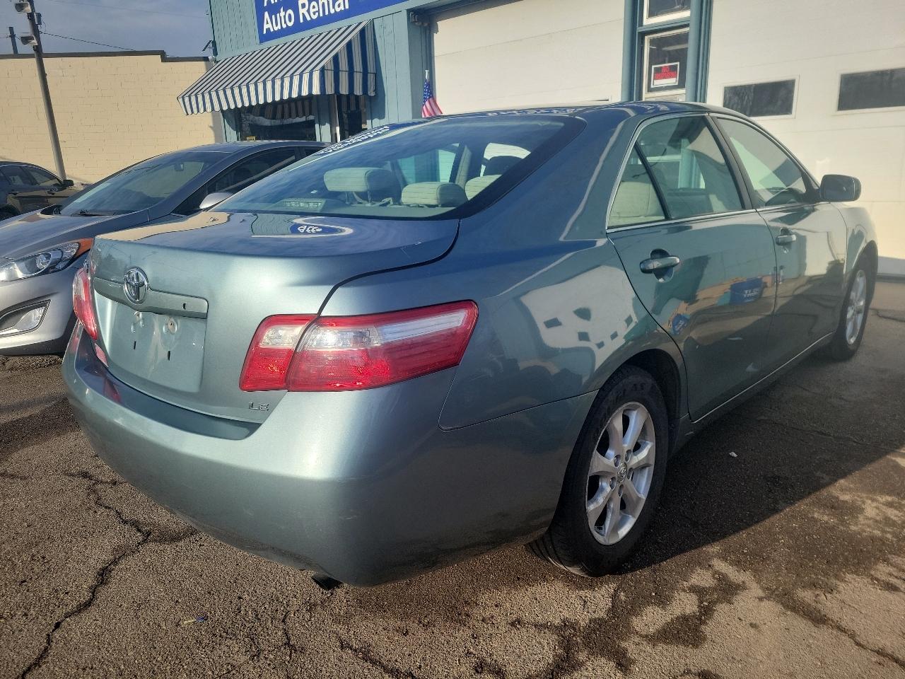 Toyota Camry SE 5-Spd AT 2009
