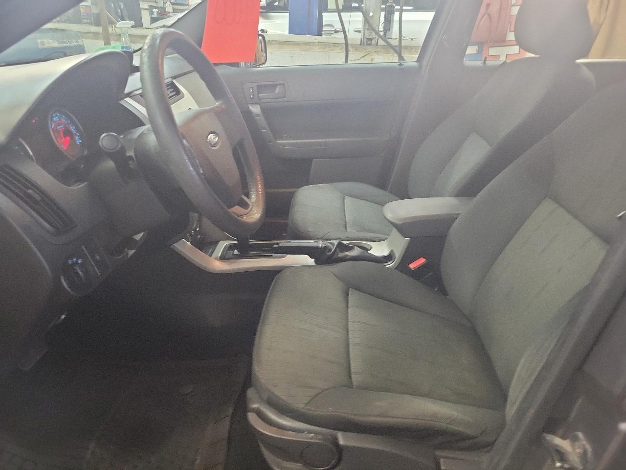 Ford Focus SE Sedan 2010