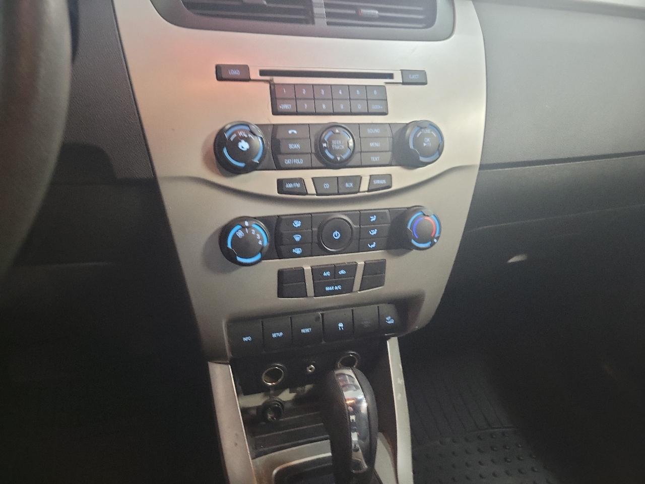 Ford Focus SE Sedan 2010