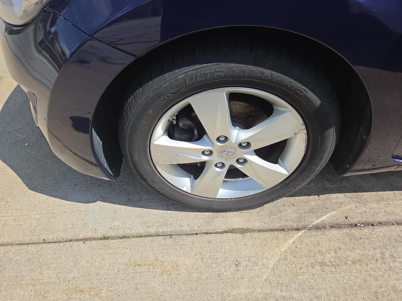 Hyundai Elantra GLS M/T 2013