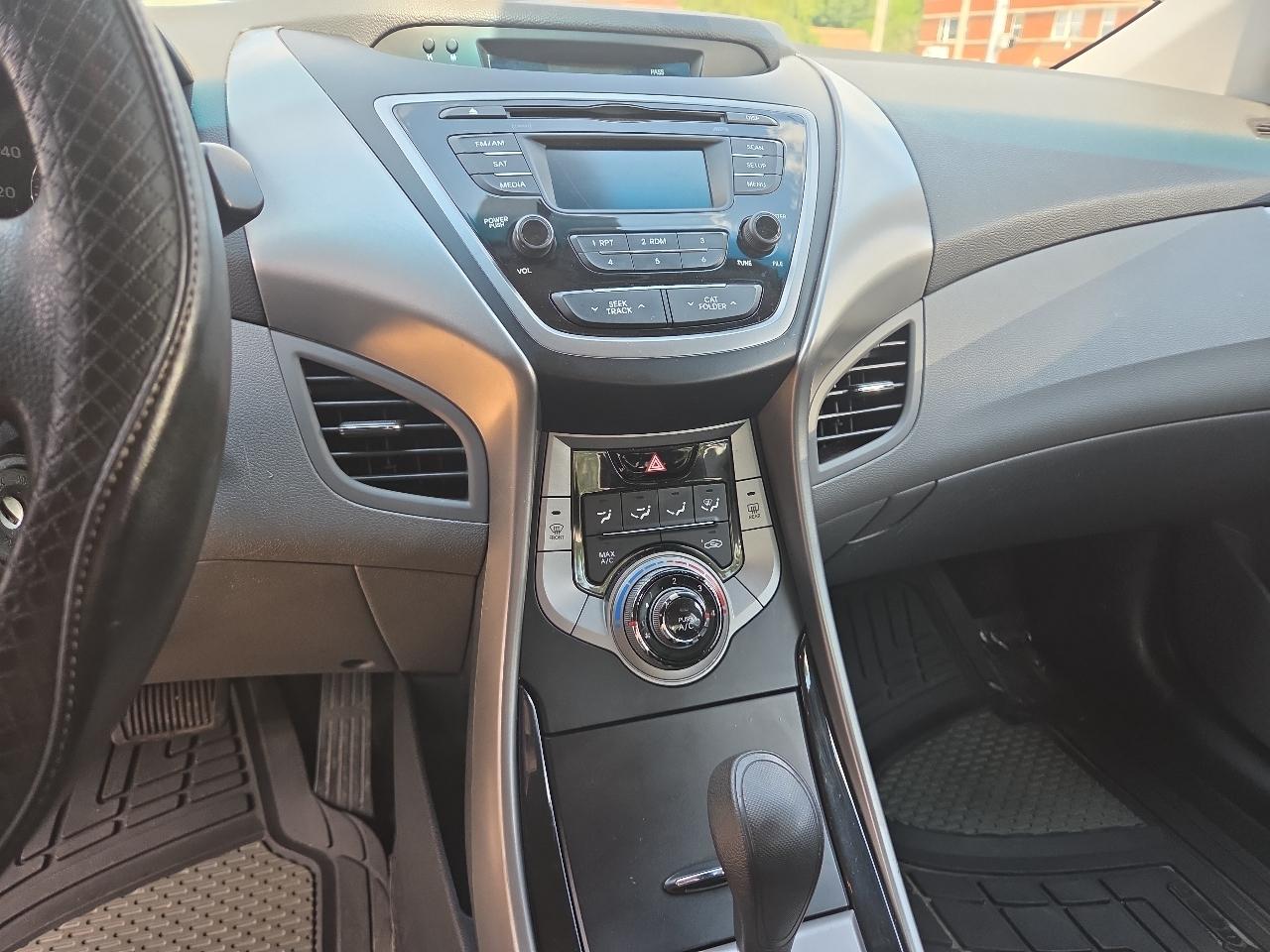 Hyundai Elantra GLS M/T 2013