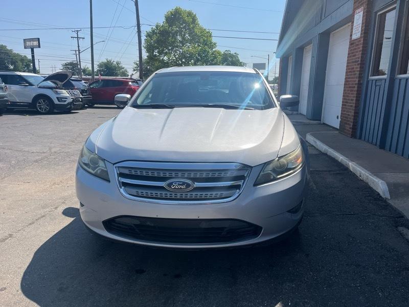 Ford Taurus  2010