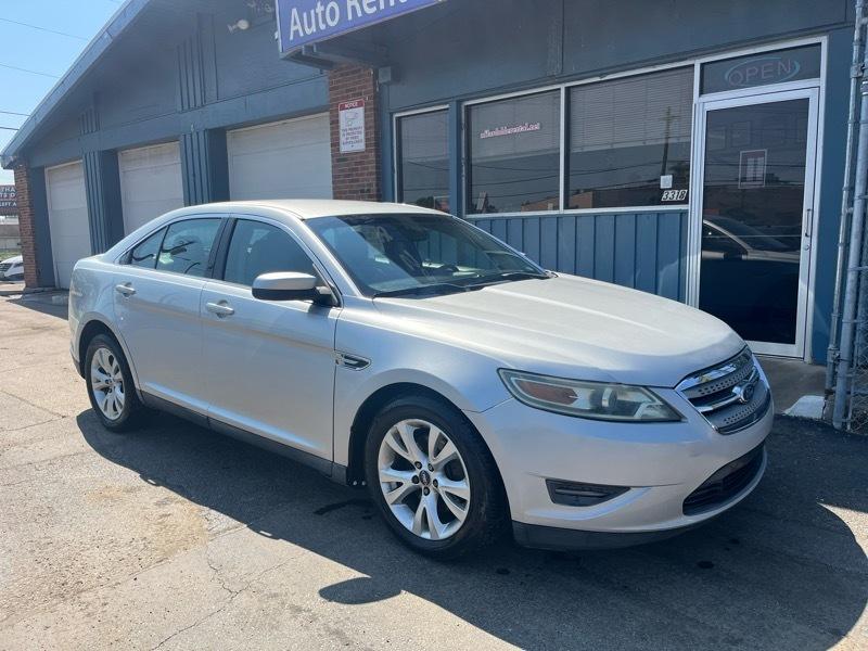 Ford Taurus  2010