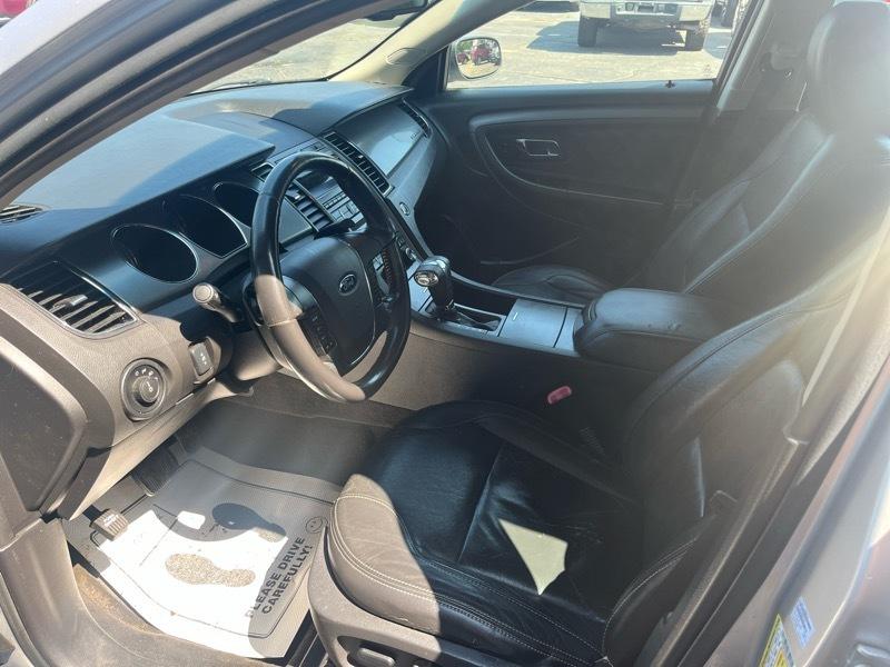 Ford Taurus  2010