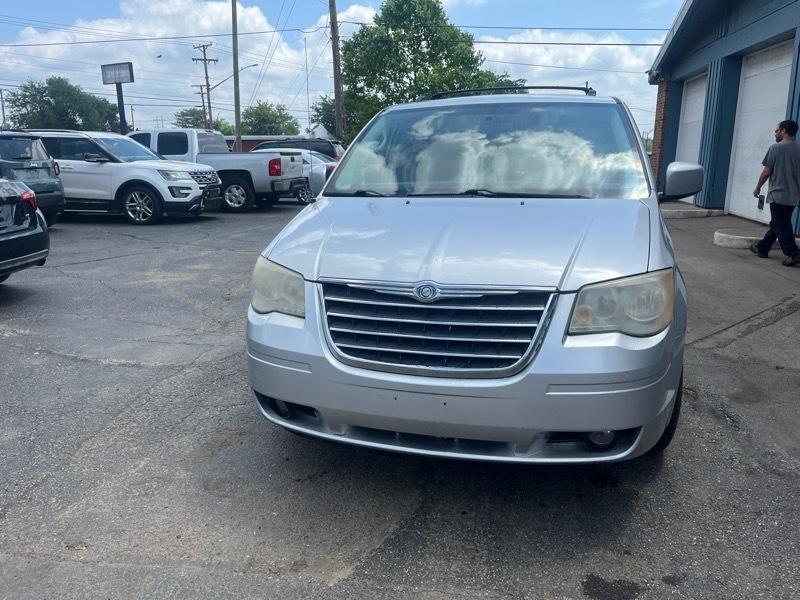 Chrysler Town & Country  2010