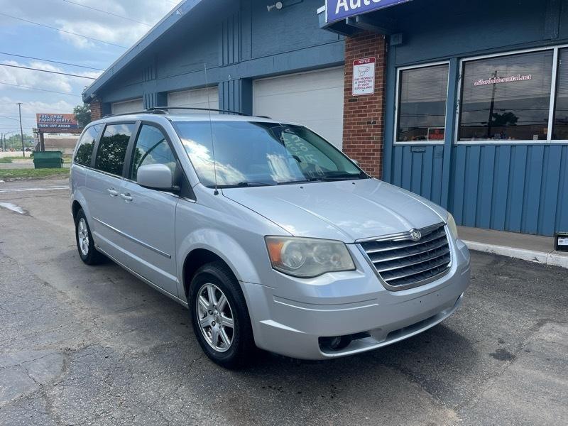 Chrysler Town & Country  2010