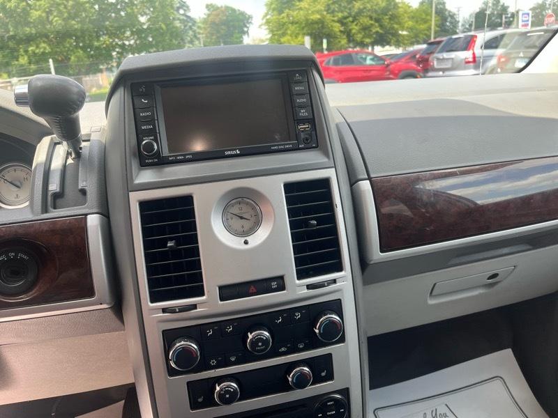 Chrysler Town & Country  2010