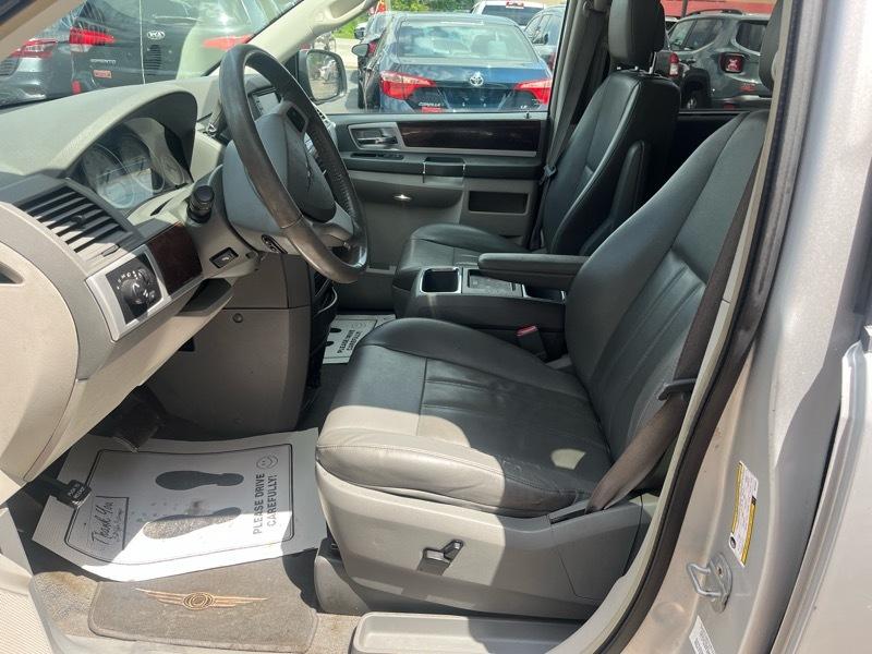 Chrysler Town & Country  2010