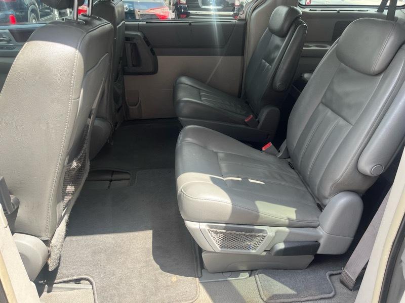 Chrysler Town & Country  2010