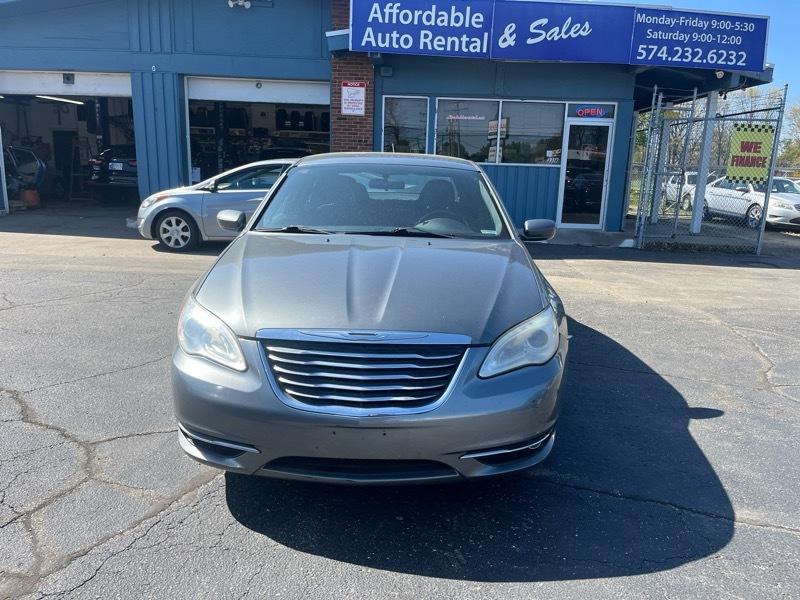 Chrysler 200  2012
