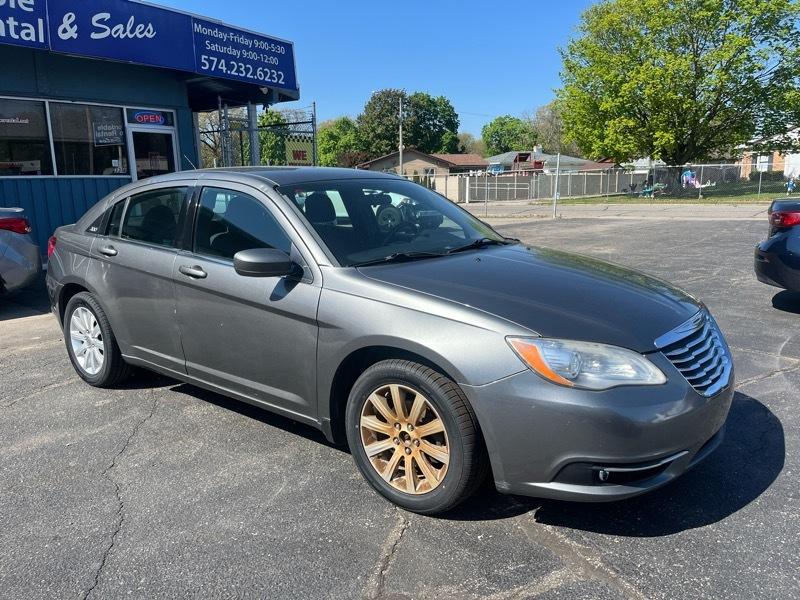 Chrysler 200  2012