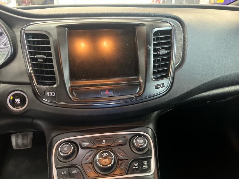 Chrysler 200  2016