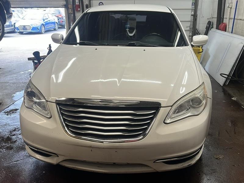 Chrysler 200  2012