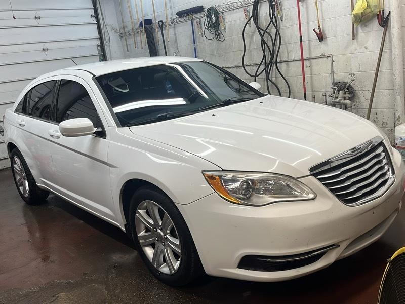 Chrysler 200  2012