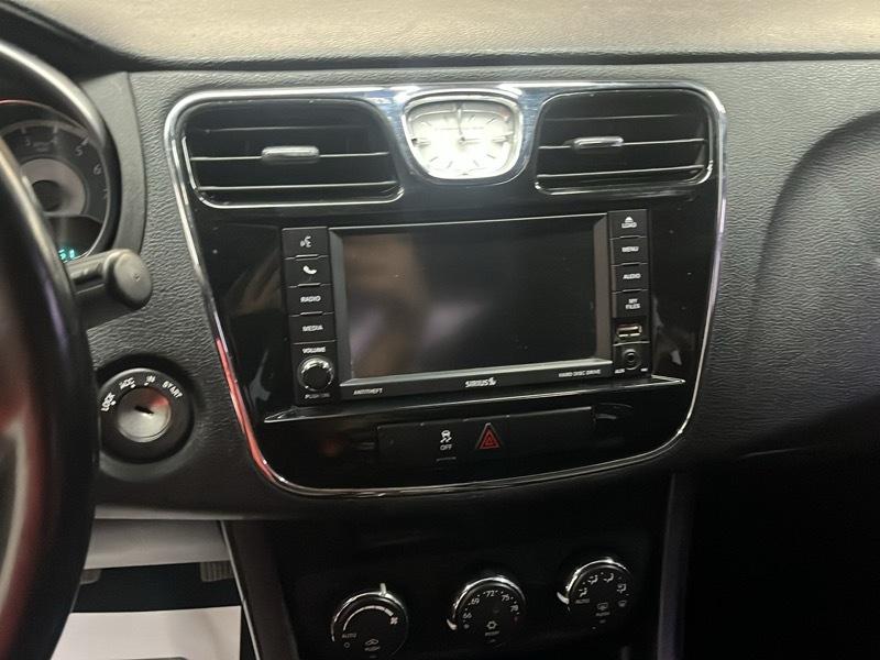 Chrysler 200  2012
