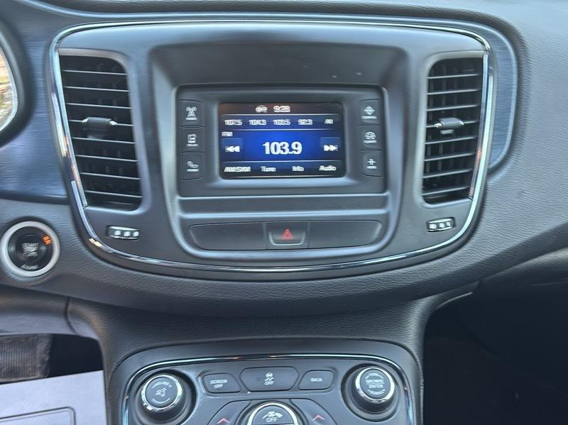 Chrysler 200  2015