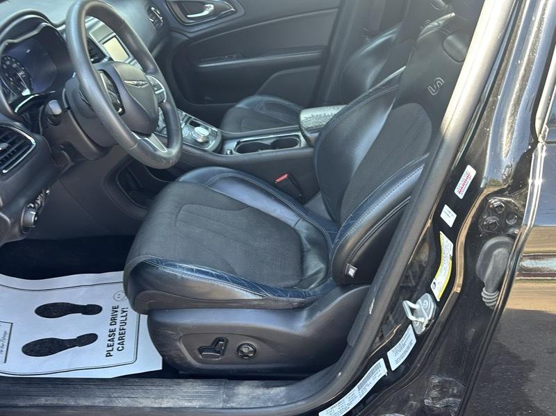 Chrysler 200  2015