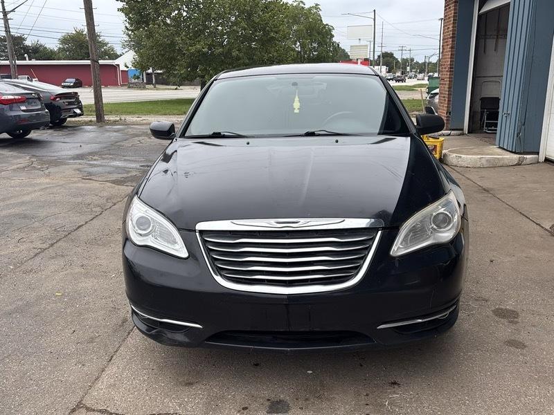 Chrysler 200  2011