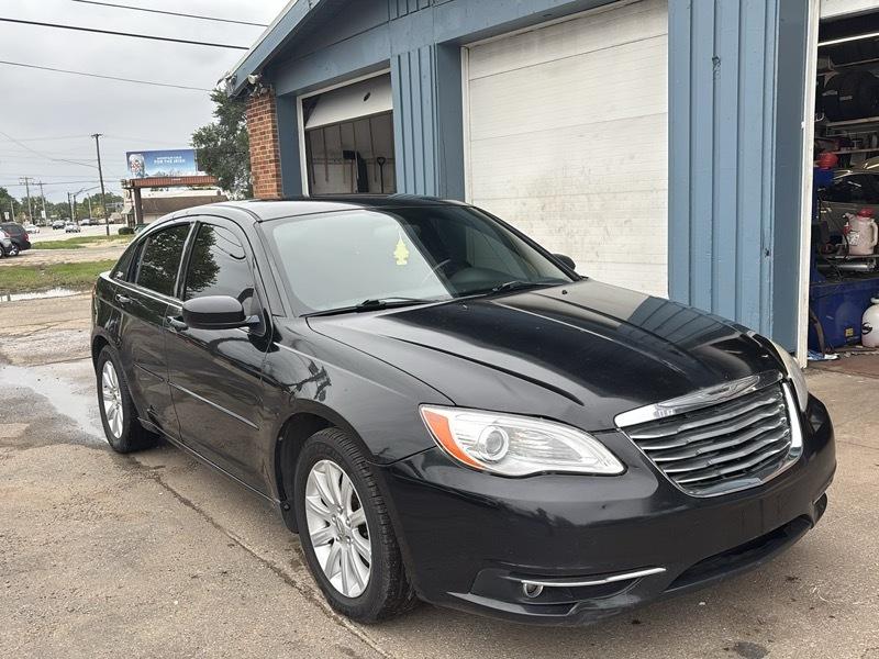 Chrysler 200  2011