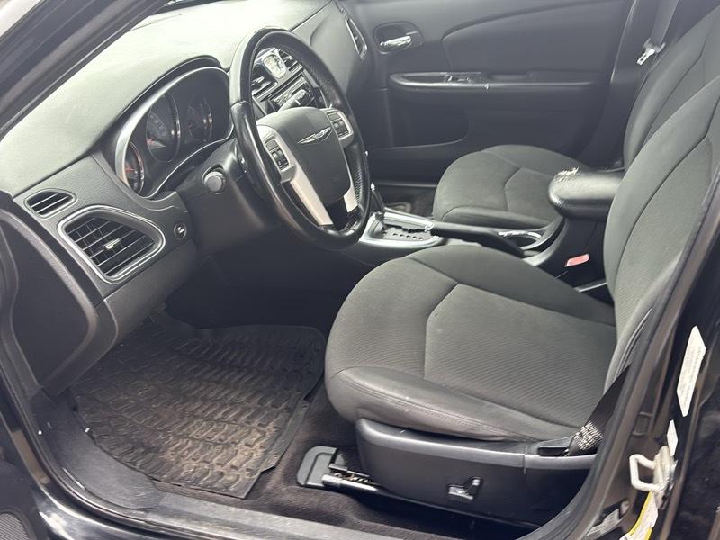 Chrysler 200  2011