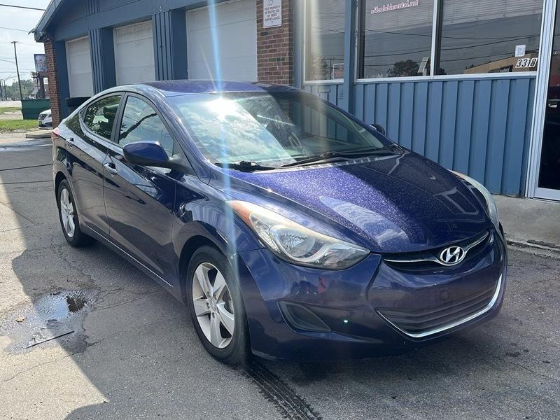 Hyundai Elantra  2013
