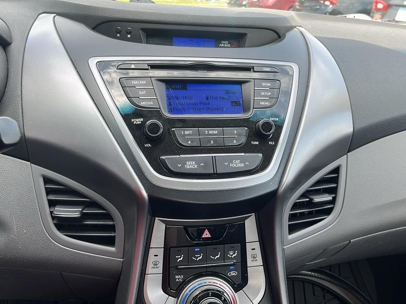 Hyundai Elantra  2013