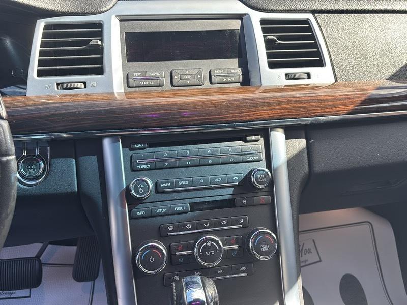 Lincoln MKS  2011