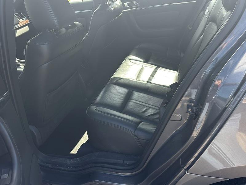 Lincoln MKS  2011
