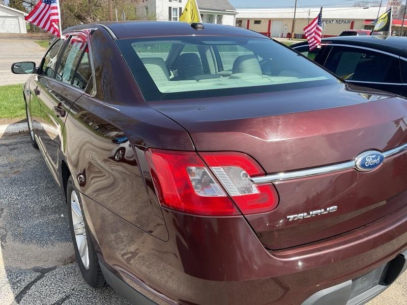 Ford Taurus SE FWD 2012