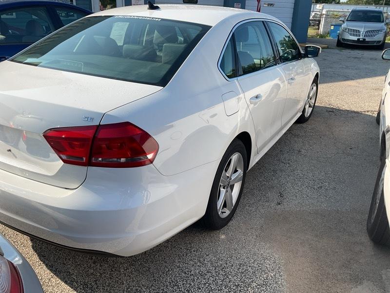 Volkswagen Passat 2.5L SE MT 2013