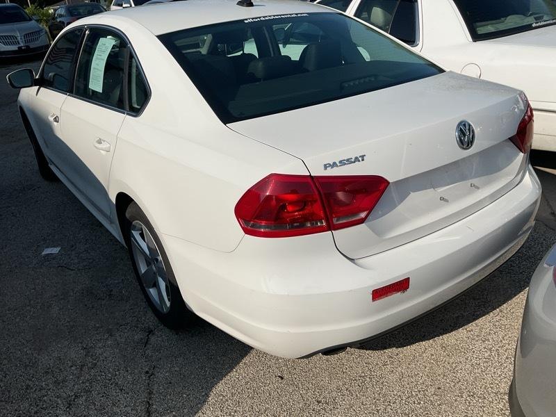 Volkswagen Passat 2.5L SE MT 2013