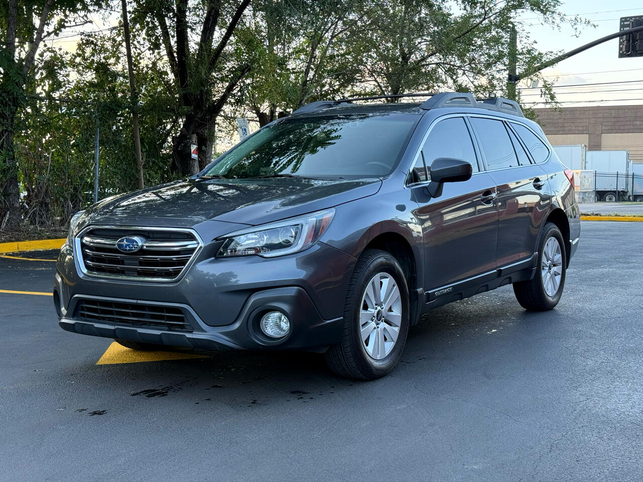 2019 Subaru Outback 2.5i Premium photo 2