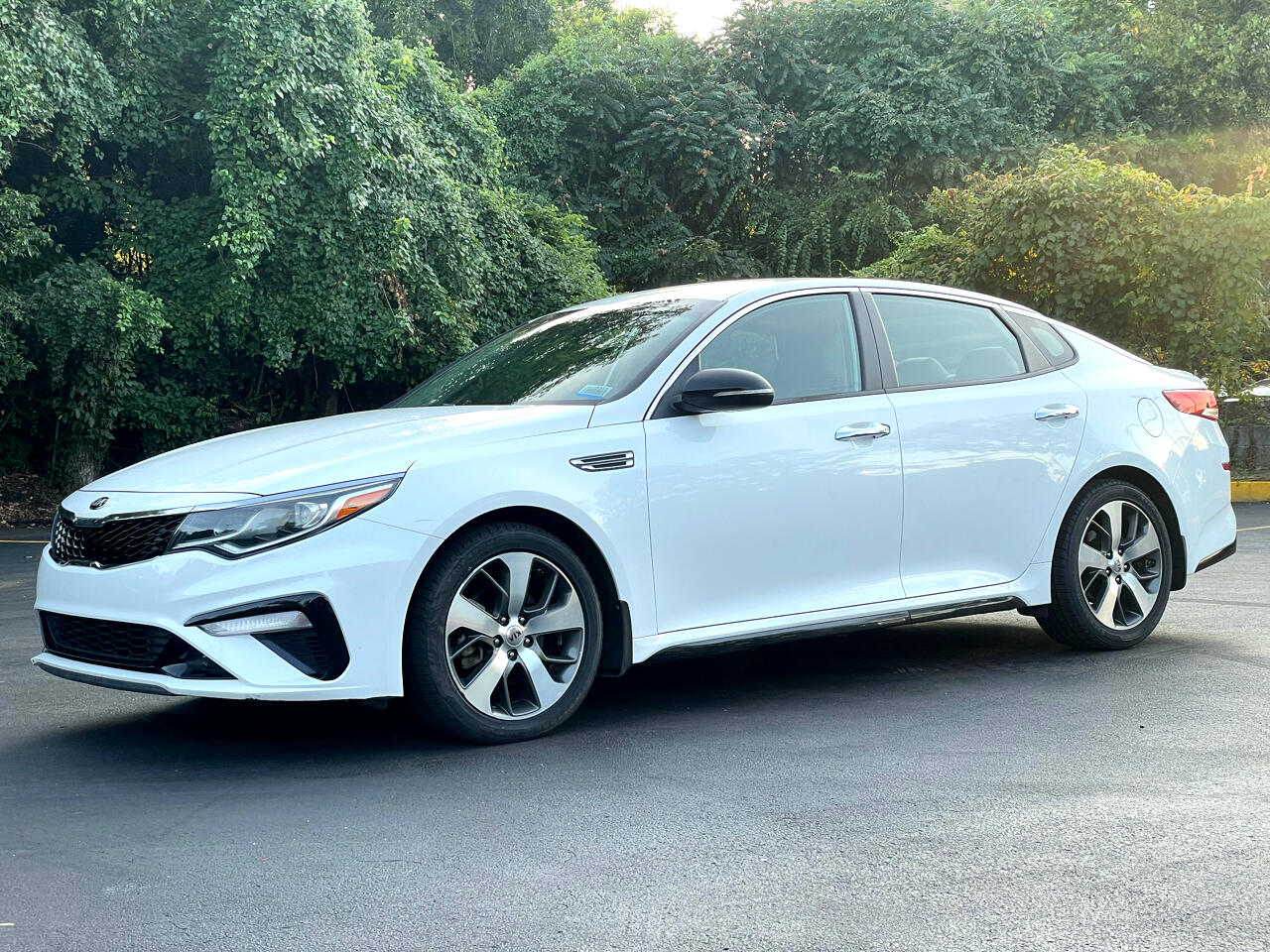 2019 Kia Optima LX photo 2