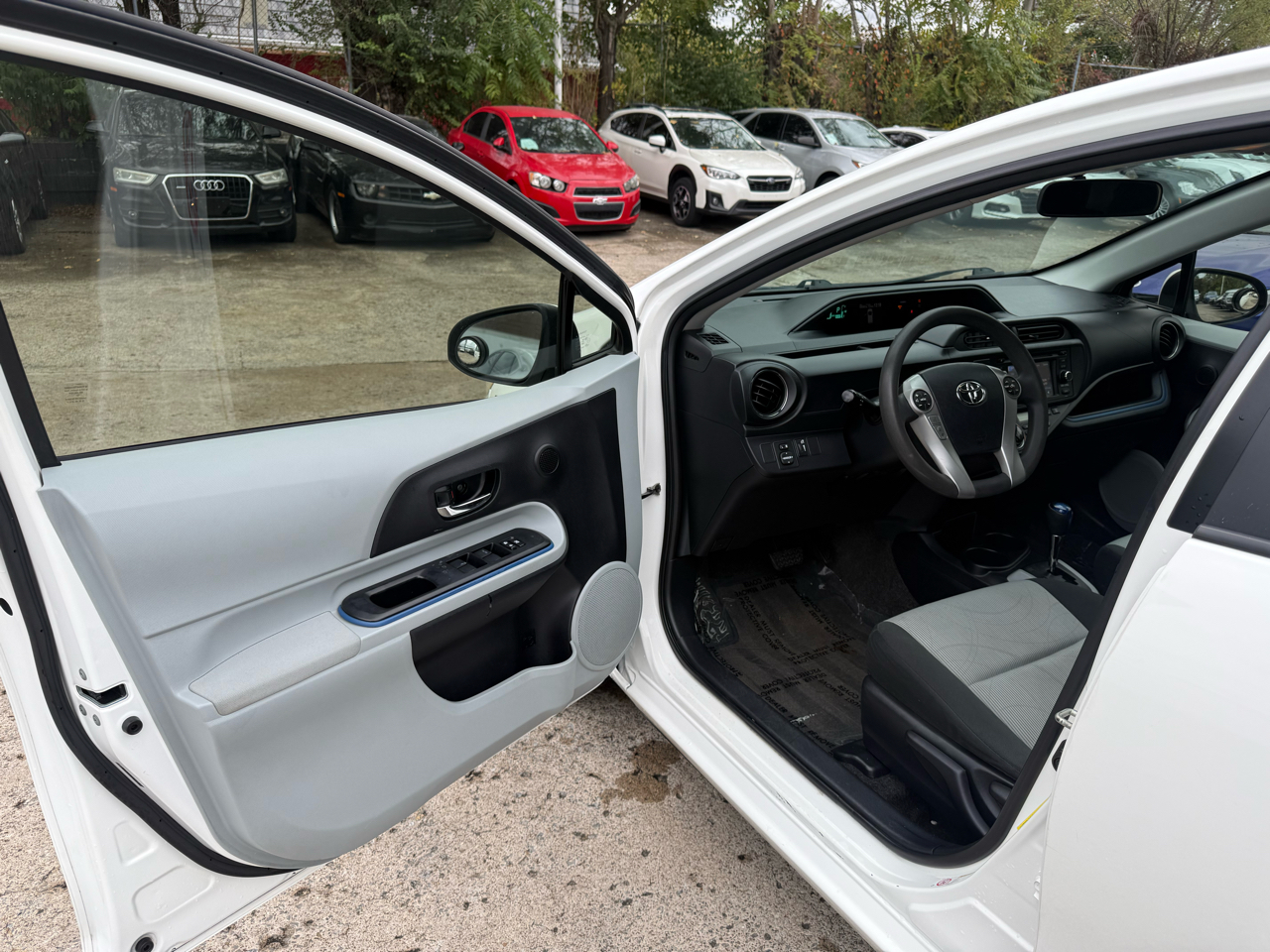Toyota Prius c One 2013 Toyota Prius c One 2013