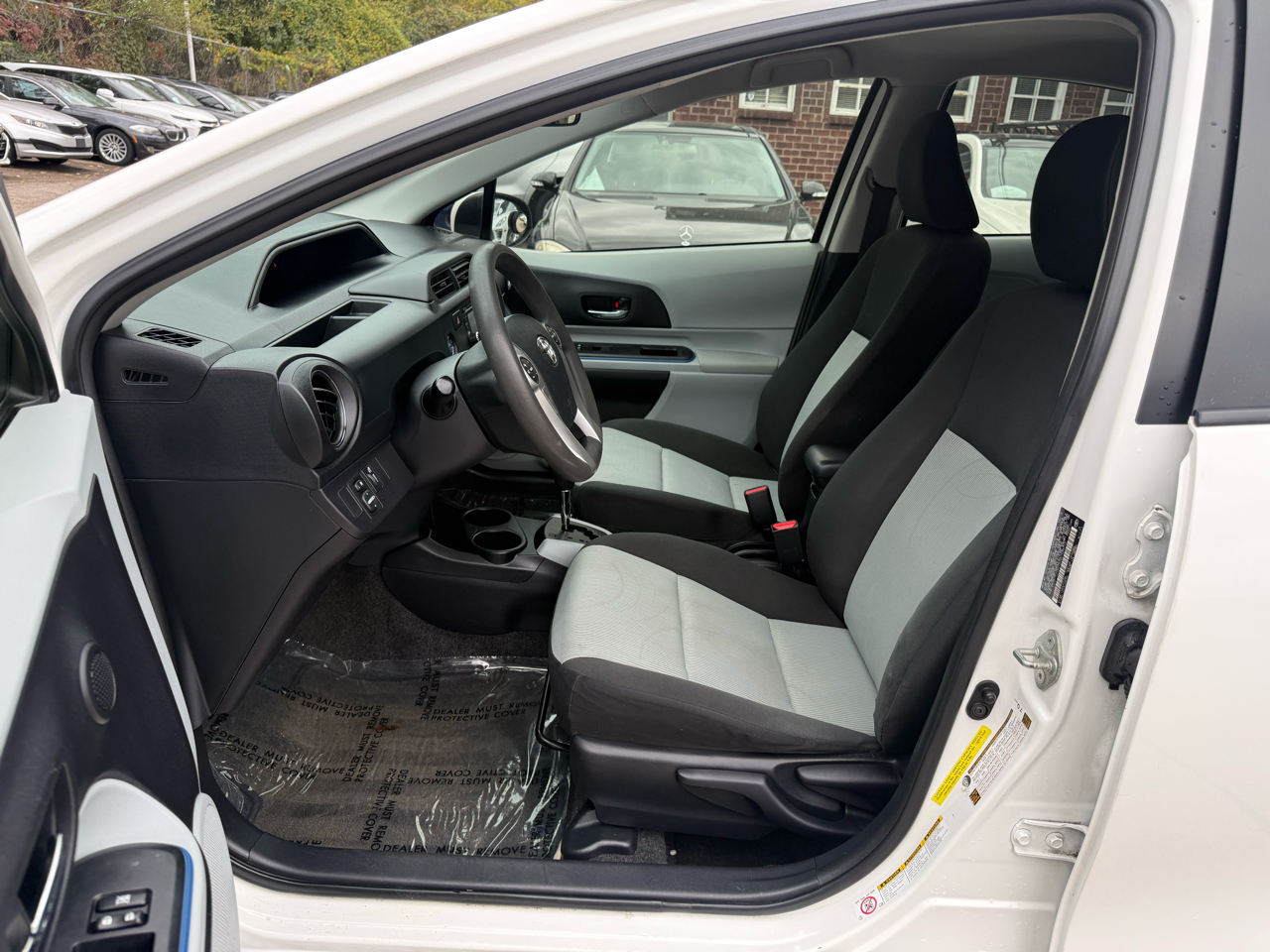 Toyota Prius c One 2013 Toyota Prius c One 2013