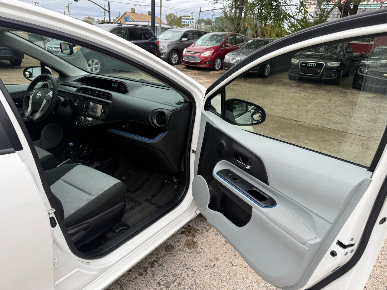 Toyota Prius c One 2013 Toyota Prius c One 2013