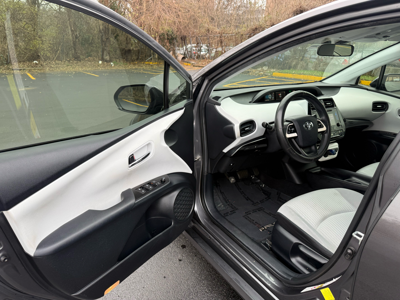 Toyota Prius Two Eco 2016