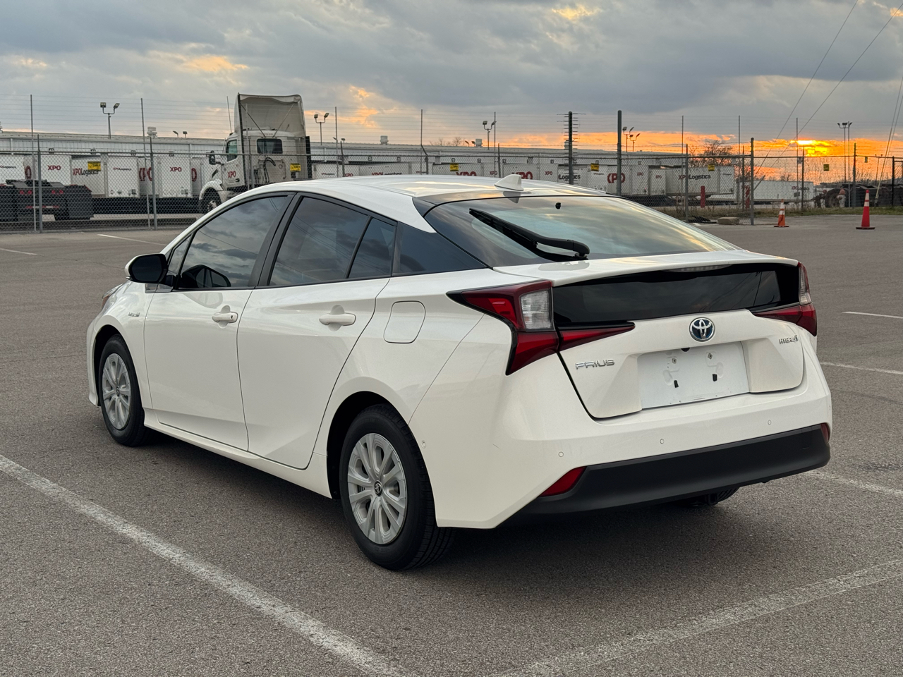 Toyota Prius L Eco 2019
