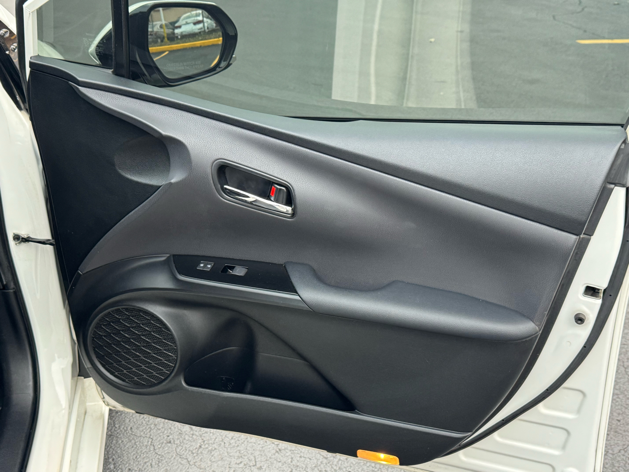 Toyota Prius L Eco 2019