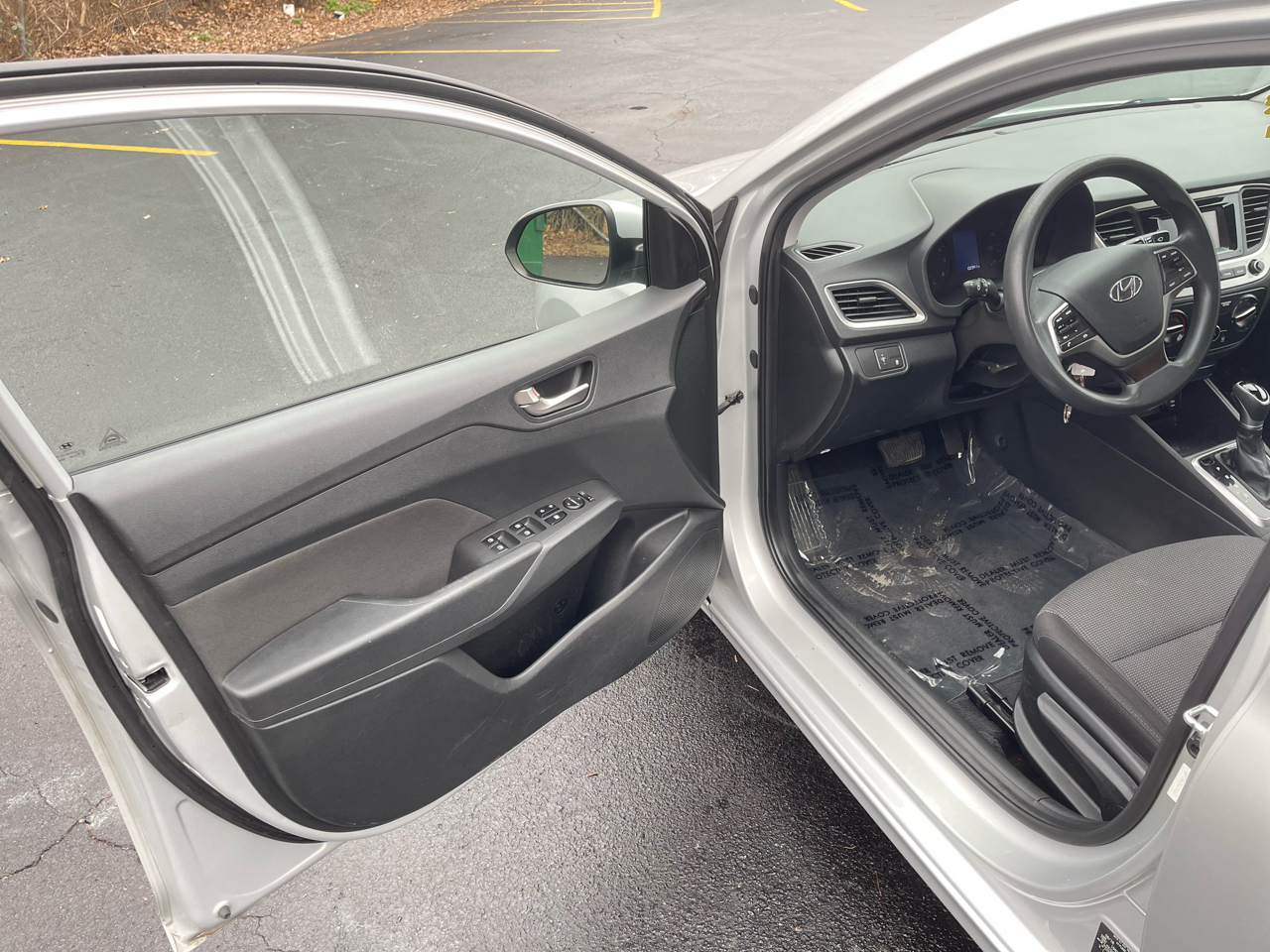 Hyundai Accent SEL 4-Door 6A 2019