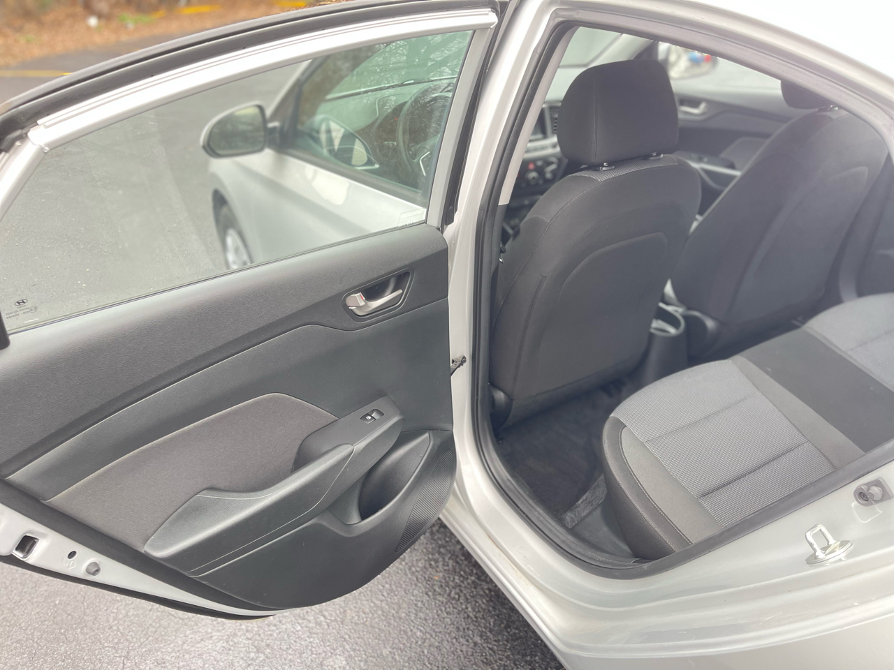 Hyundai Accent SEL 4-Door 6A 2019