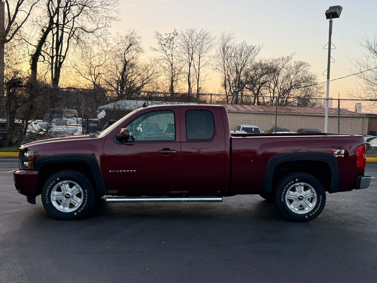 Chevrolet Silverado 1500 Z71 Ext Cab 4WD 4D 2013