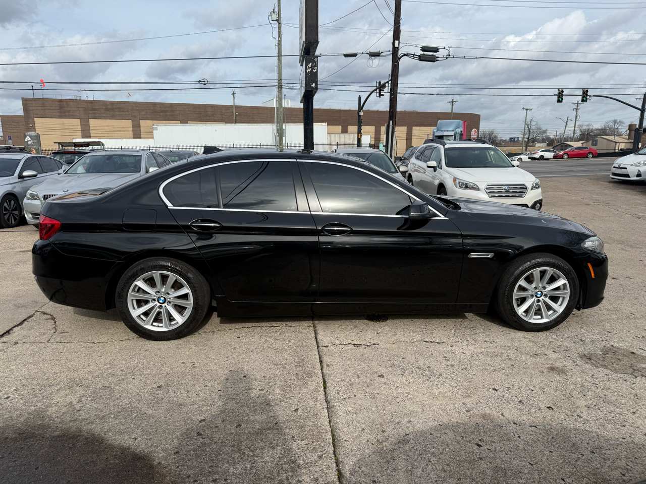 BMW 5-Series 528i 2016