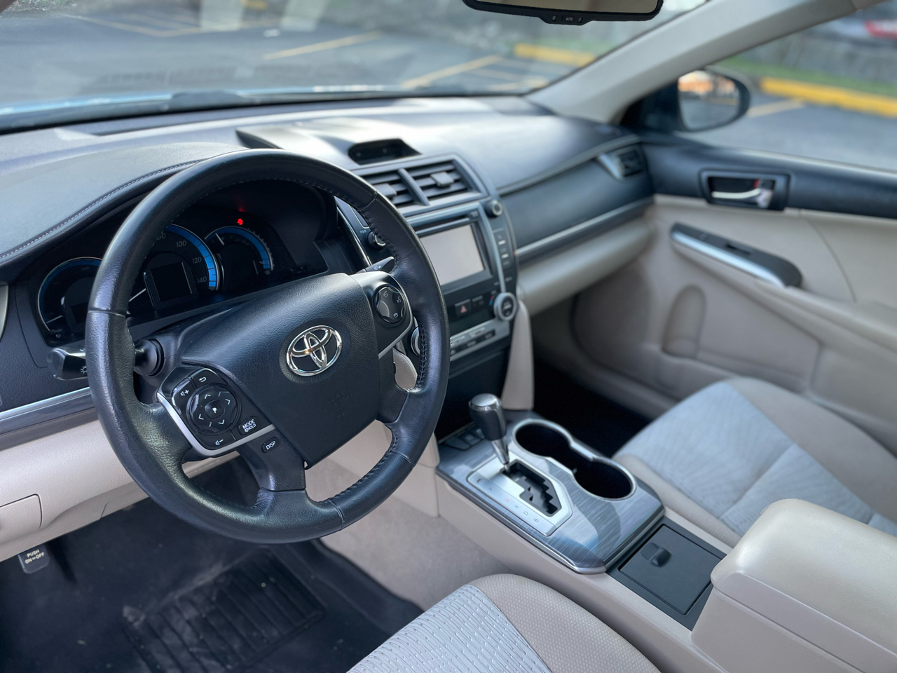 Toyota Camry Hybrid XLE 2013
