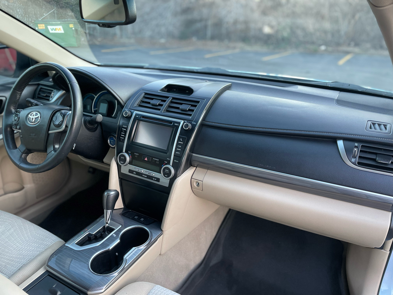 Toyota Camry Hybrid XLE 2013