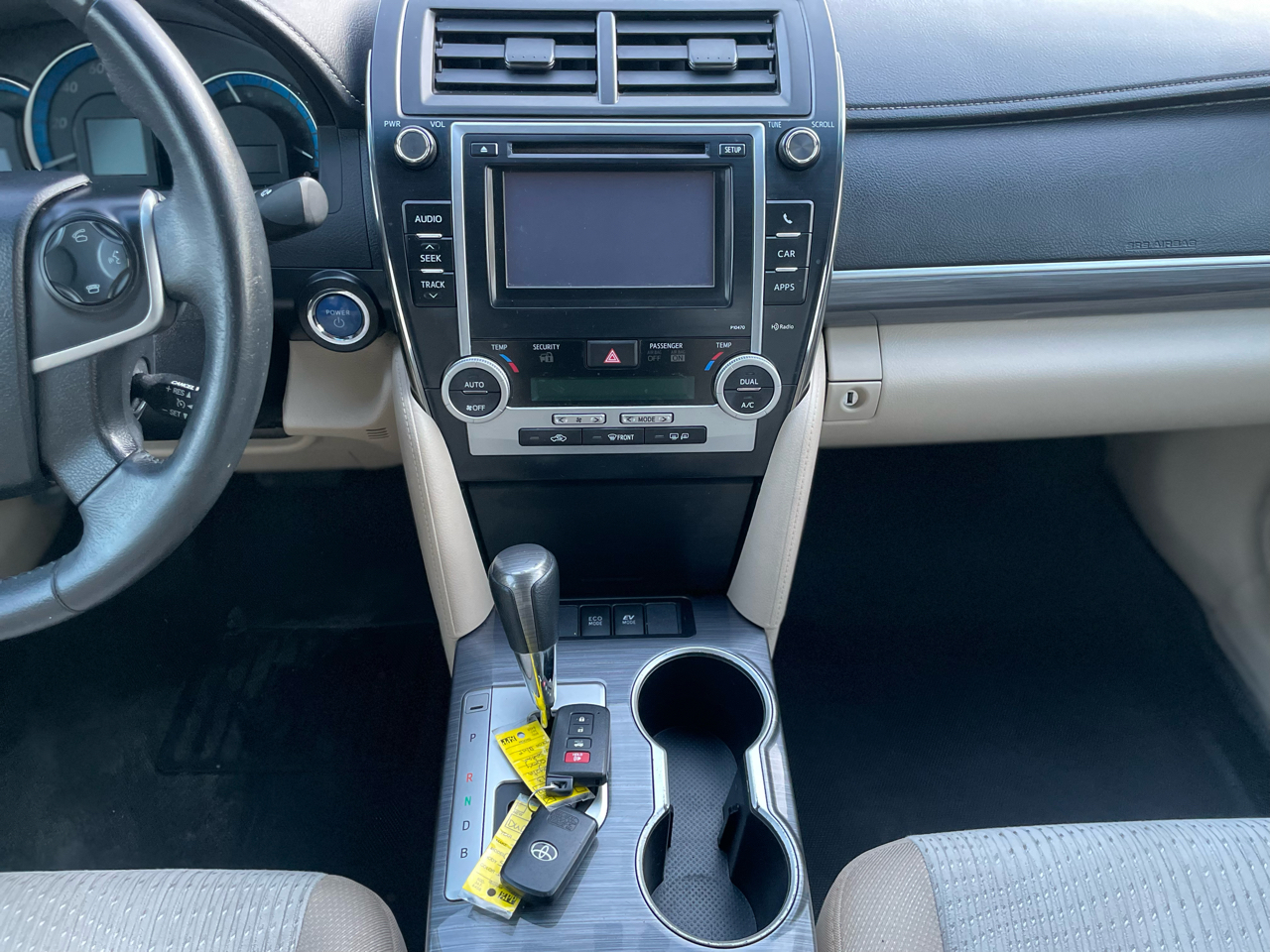 Toyota Camry Hybrid XLE 2013